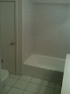 3rd image of 2507 W Augusta Blvd APT 1R
