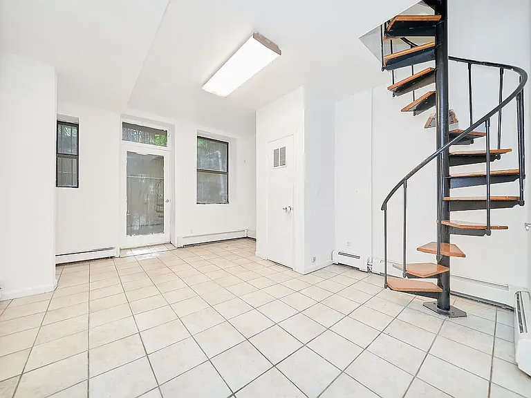 514 W 48th St #1A — Photo 10