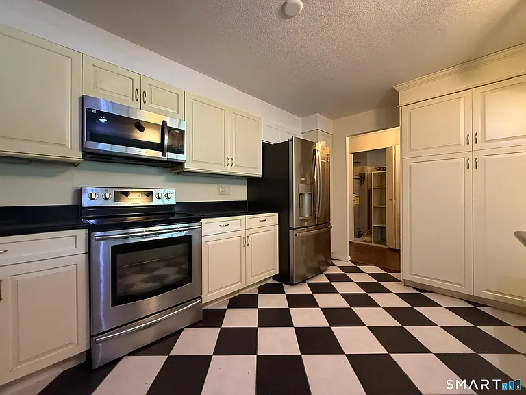 1460 Elm St #132 — Photo 31