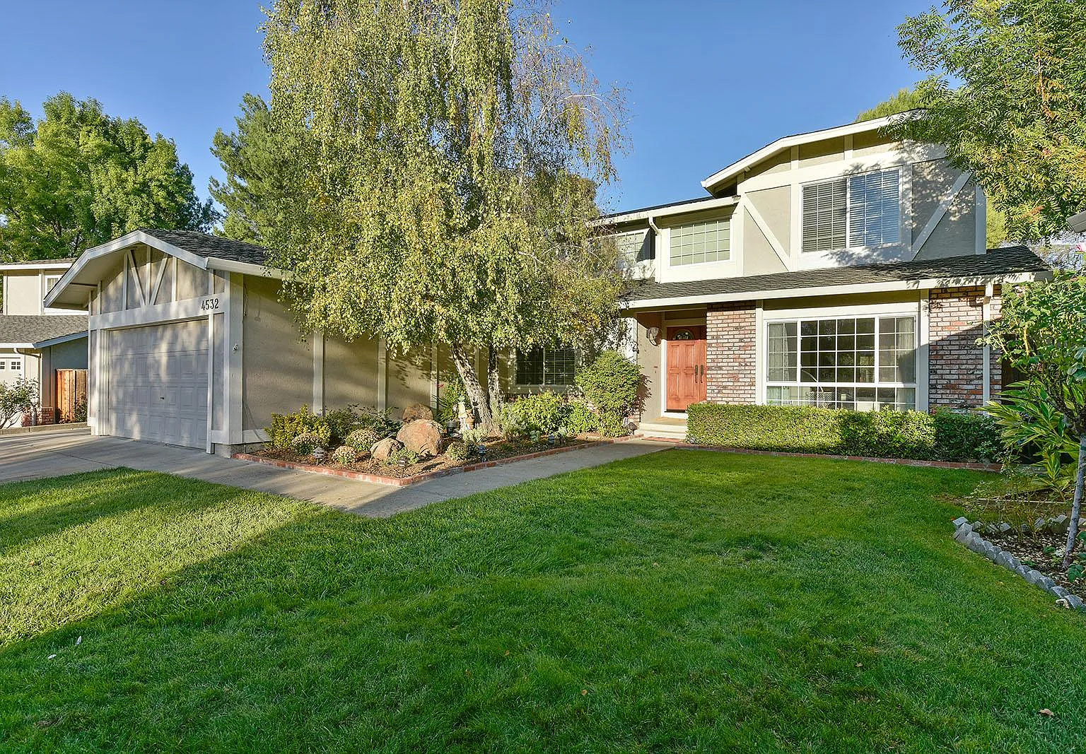 4 bed, 2480 sqft, $5,975 — Photo 3