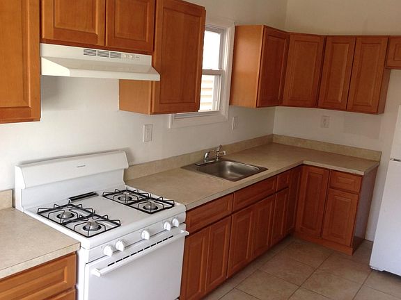 5th image of 152 Shepard Ave #1