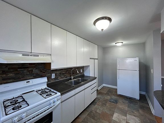 2nd image of 5006 Lindsay Rd