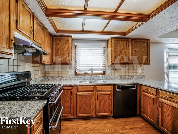 5th image of 13008 Oakmere Dr
