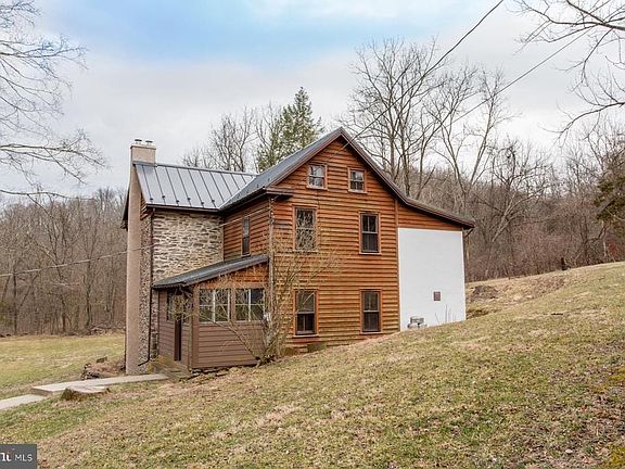3rd image of 120 Tabor Rd
