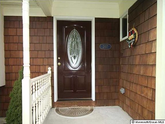 5th image of 207 Keats Ave