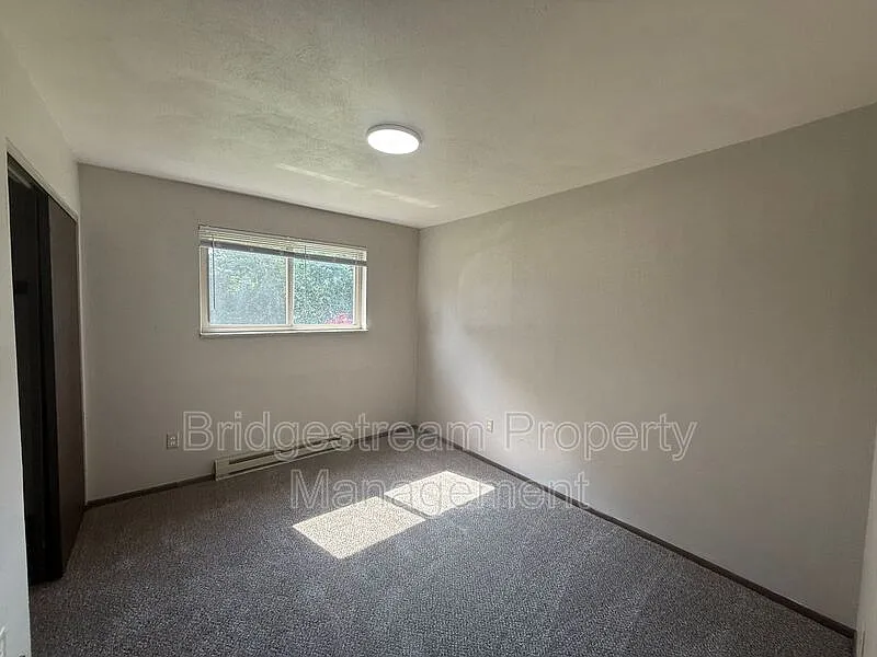 2 bed, 1.0 bath, $895 — Photo 2