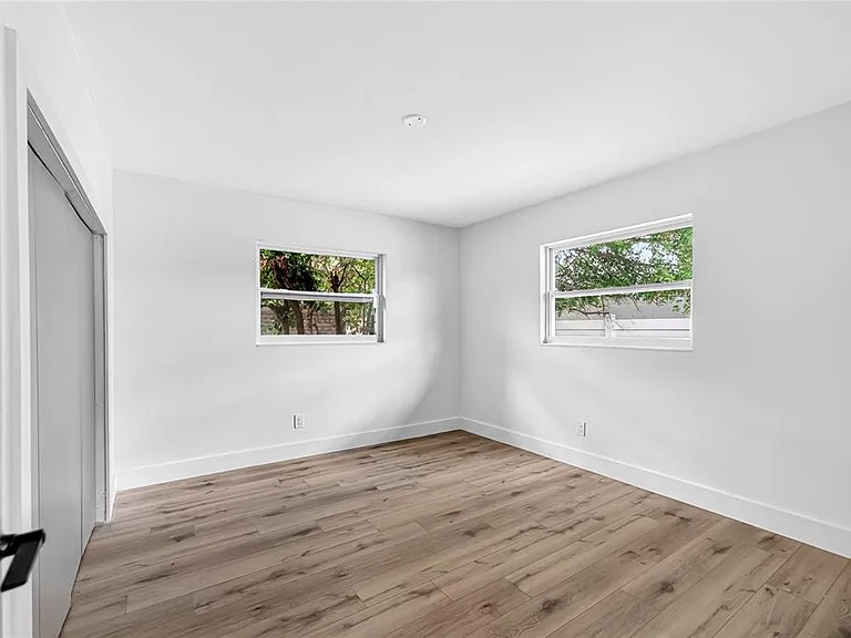 2141 Indian Ave S — Photo 8