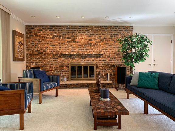 4th image of 2727 S Lakeshore Dr APT B-8