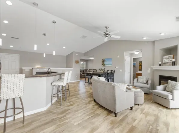 670 East Lake Avenue #105, Wisconsin Dells, WI 53965