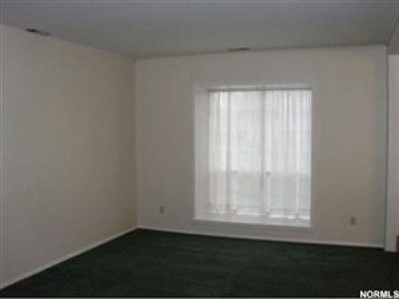 4th image of 48 Bunker Hill Ln