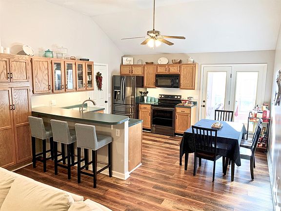 3rd image of 248 Briar Patch Ln