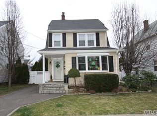 32 Geranium Ave, Mineola, NY 11501