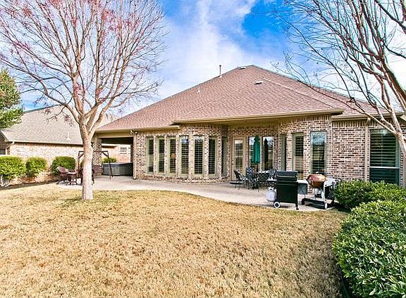 2nd image of 1112 Forest Lake Cir