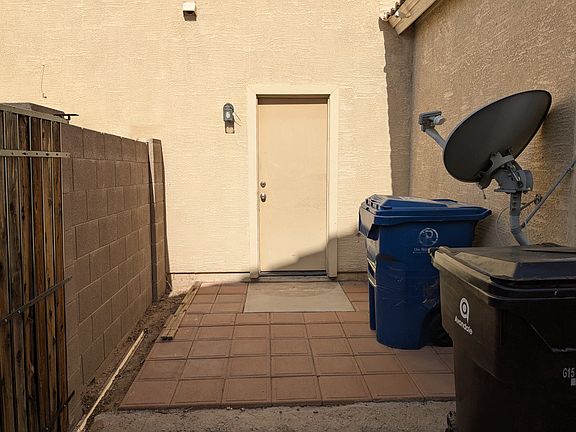 4th image of 10422 W Edgemont Dr