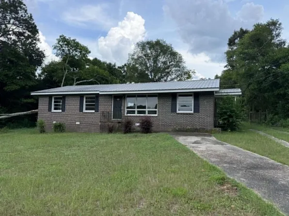160 Meadowview Dr, Ozark, AL 36360