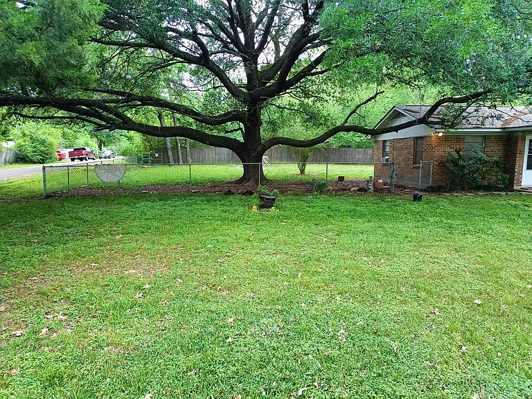 340 West Dr — Photo 11