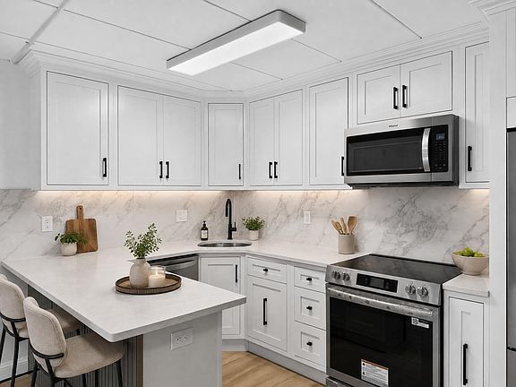 4th image of 300 Commercial St APT 23