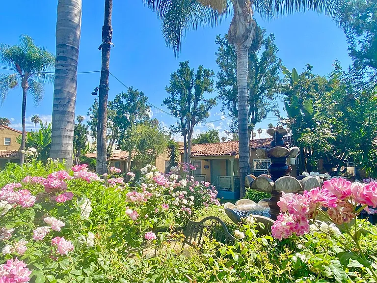 5225 De Longpre Ave — Photo 41