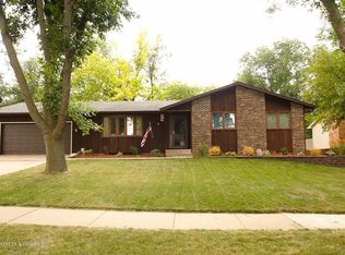 2401 S Royal Ct, Sioux Falls, SD 57106