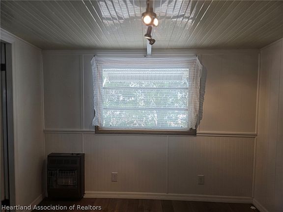 3rd image of 97 Circle Rdg