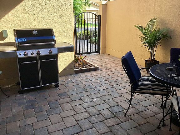 3rd image of 2453 Palm Tree Dr