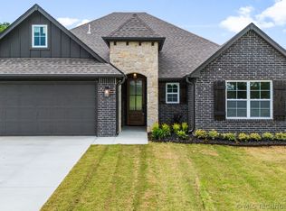 15663 E 470th Rd, Claremore, OK 74017