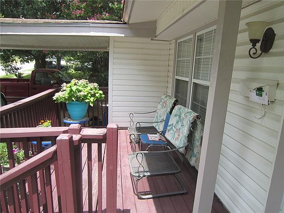 5th image of 1114 Huddleston Dr