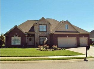 2032 Long Cove Cir, Newburgh, IN 47630