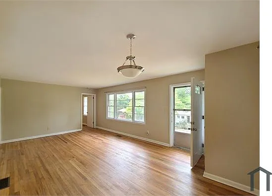 3225 Forrest Hills Dr — Photo 2