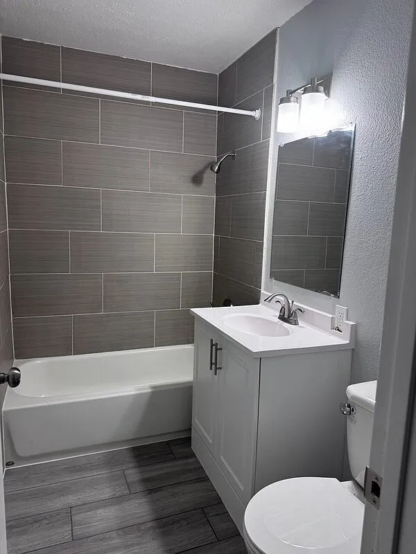 1 bed, 1.0 bath, $1,121 — Photo 2