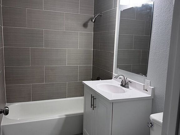 4th image of 2445 Town Cir Room 1