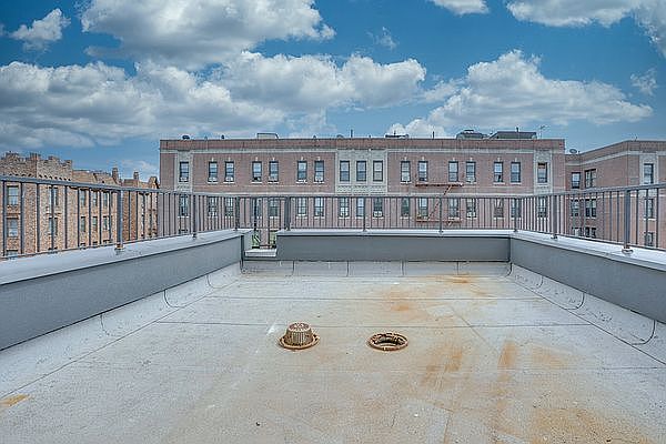 2nd image of 1681 Carroll St #5C