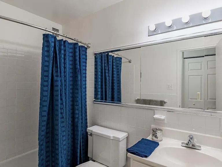 The Carlyle Apartment Homes — Photo 13