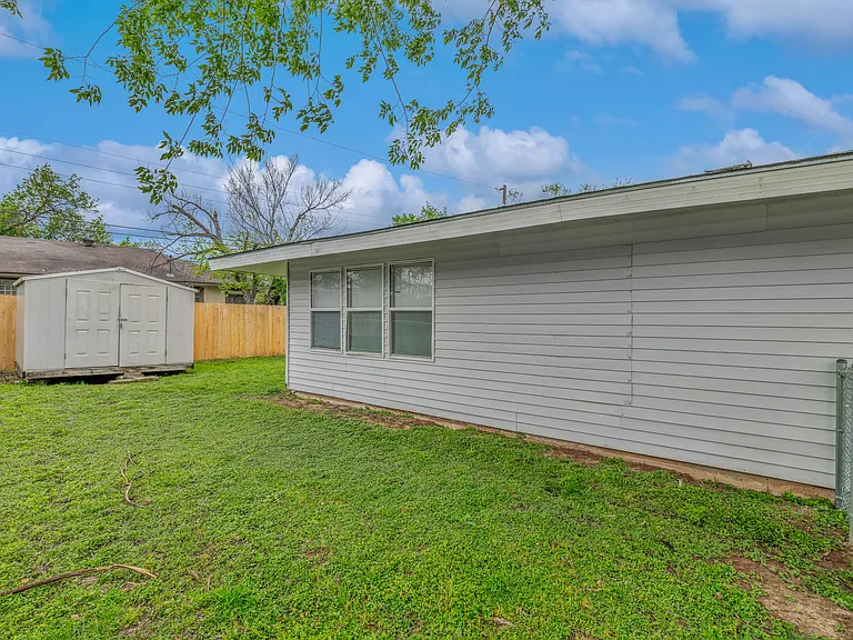 714 Broadmoor Dr — Photo 21