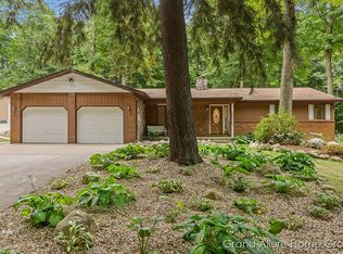 11728 Long Lake Dr NW, Sparta, MI 49345