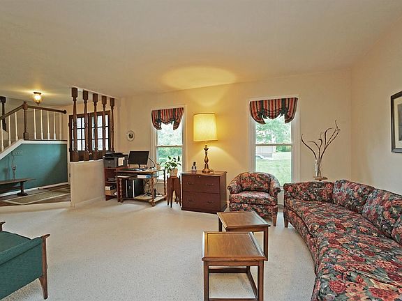 3rd image of 1714 Tanglewood Dr