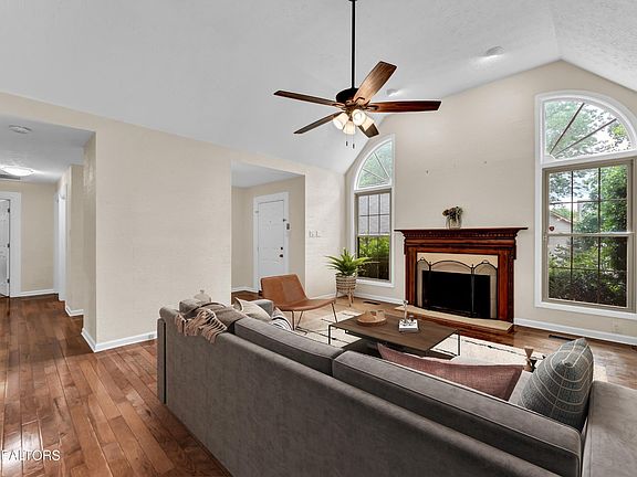 4th image of 1117 Greywood Dr