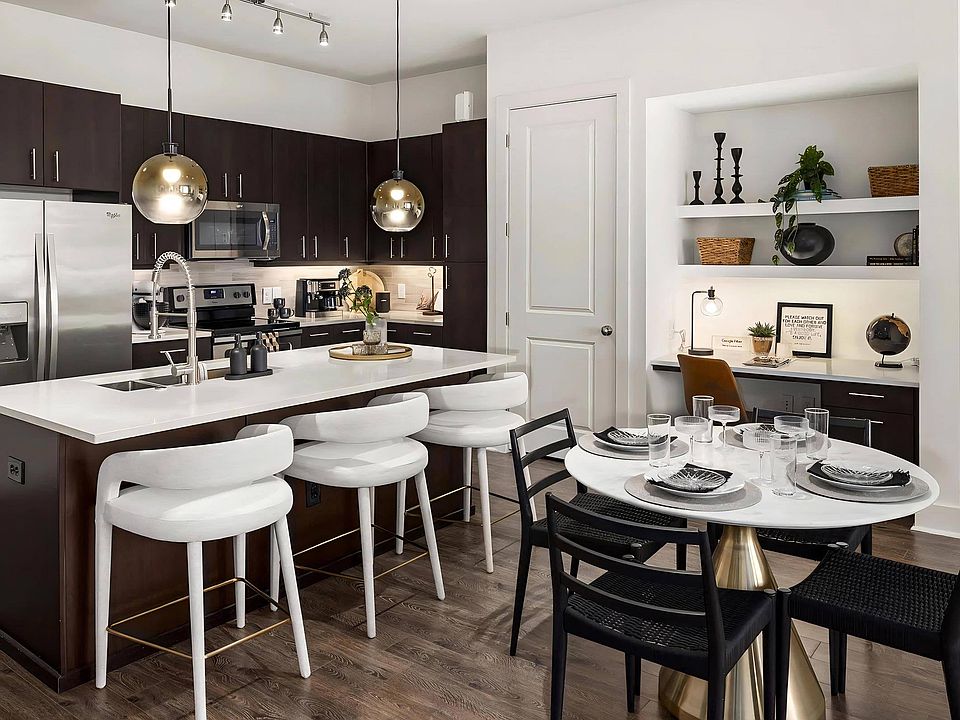 Large Kitchens with Breakfast Bar and Storage