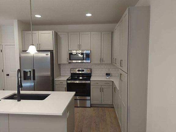 3rd image of 702 W Claystone Dr