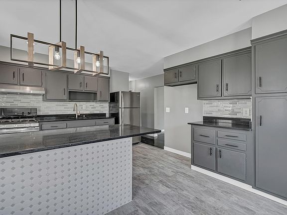 3rd image of 19 Putnam Ave Floor 2