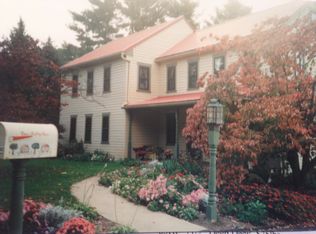 832 Willow Rd, Lancaster, PA 17601