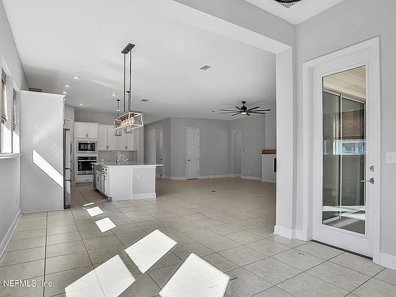 4th image of 555 Village Grande Dr