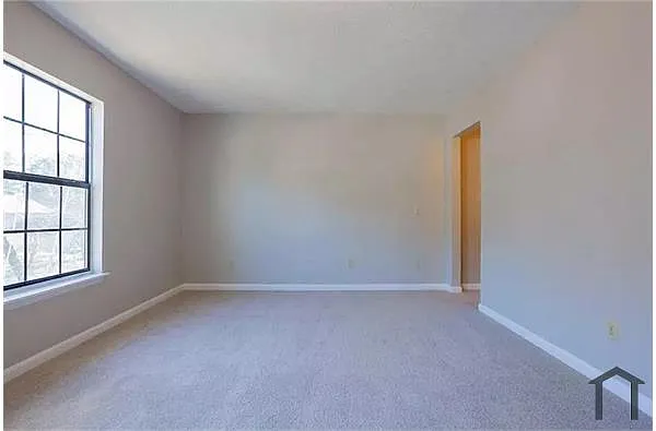 Building Photo - 2600 Lantern Ln