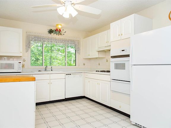 5th image of 2600 N Waterford Dr