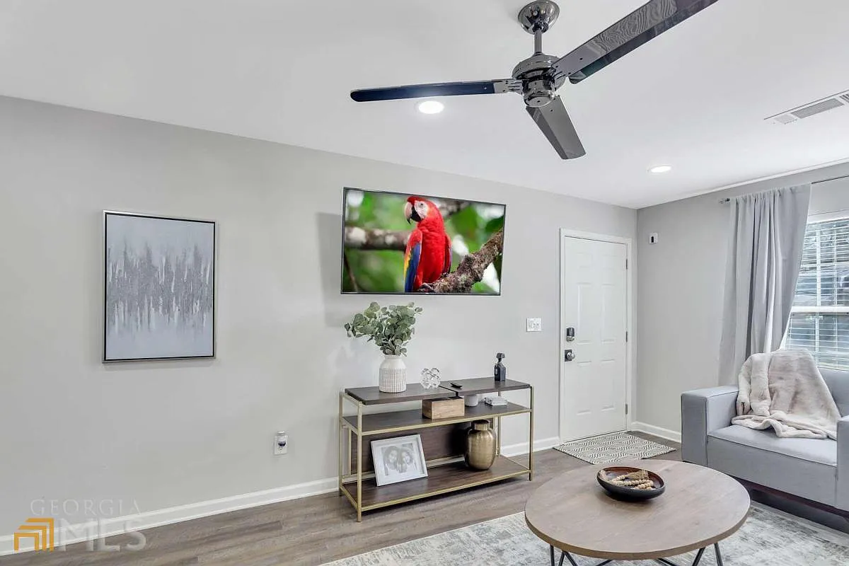 2 bed, 1.0 bath, 100 sqft, $3,100 — Photo 3