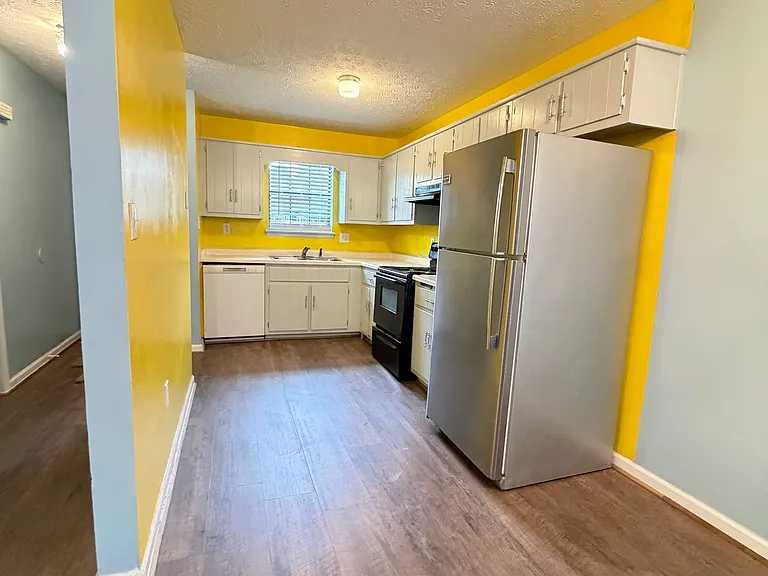 682 Timothy Rd — Photo 2