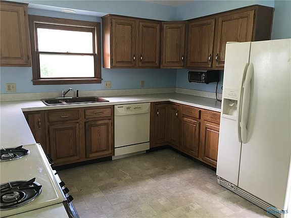 3rd image of 915 Partridge Ln