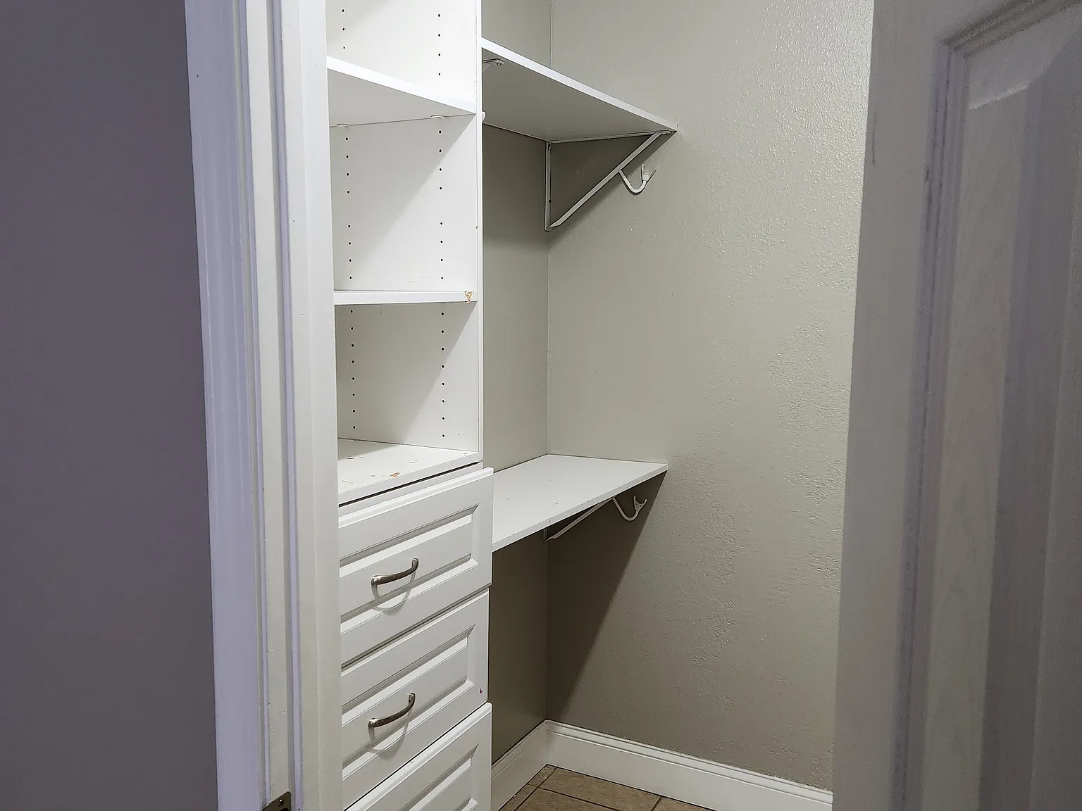 1 bed, 700 sqft, $1,200 — Photo 4