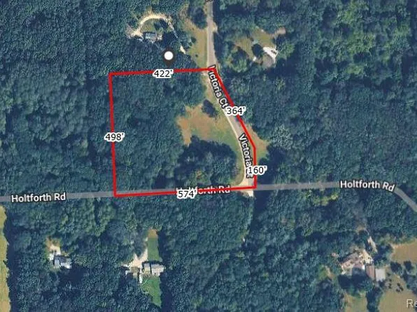 6065 Victoria Dr, Fenton, MI 48430