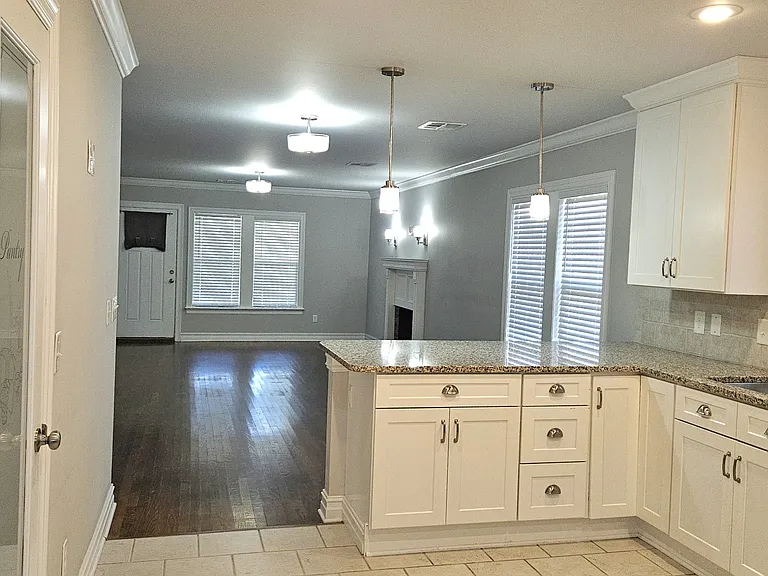 1411 S Gary Pl — Photo 3